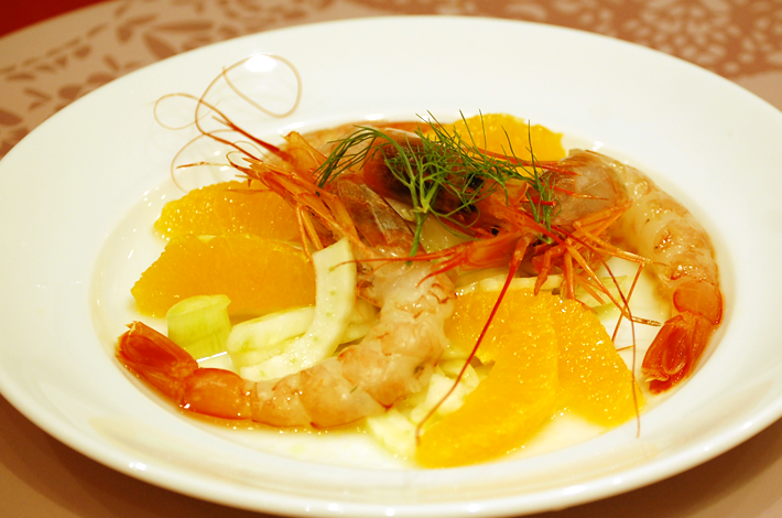 写真：赤海老とオレンジとウイキョウのシチリア風のサラダ